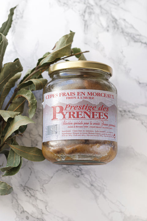 Cèpes frais en morceaux frits à l'huile